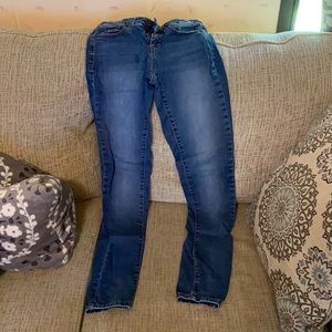 3 juniors. Jeggings.